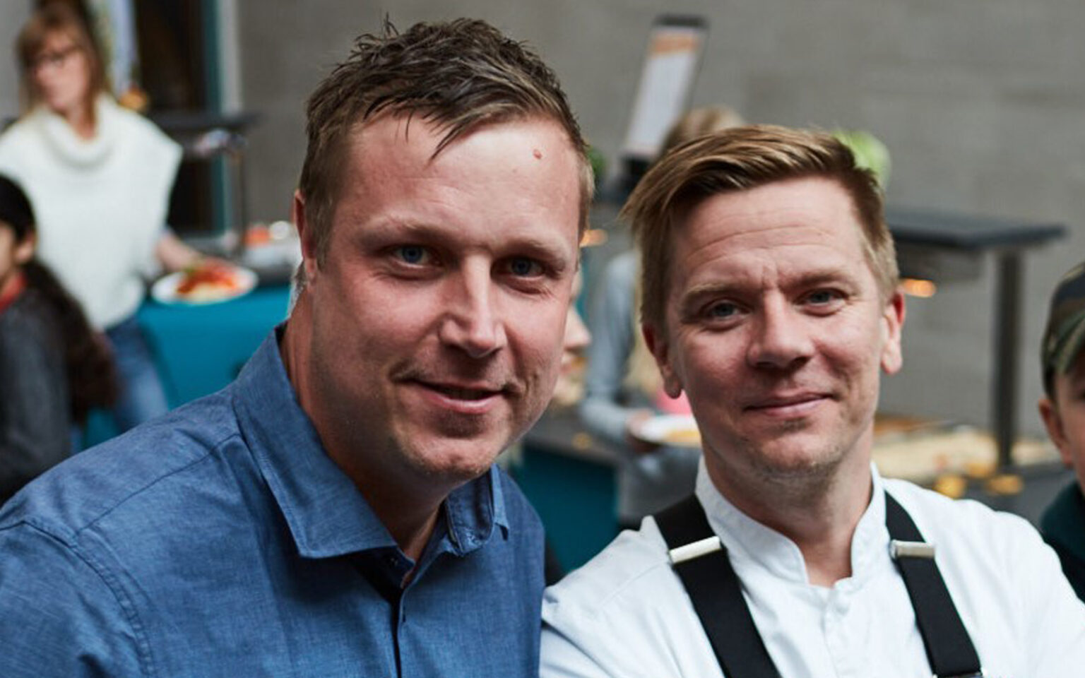 Kim Andersson, köksledare Burlövs kommun och Marcus Nilsson Schön, kulinarisk kreatör för FoodSolutions på Orkla Foods Sverige.