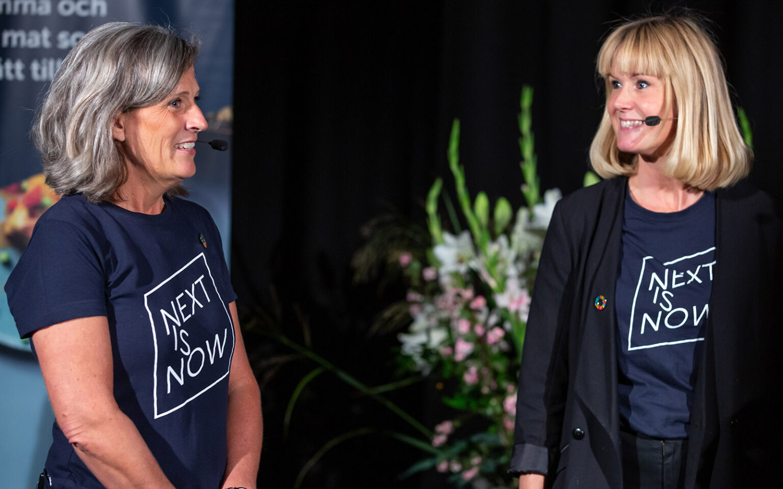 Agneta Påander och Sara Westerlin på scenen.