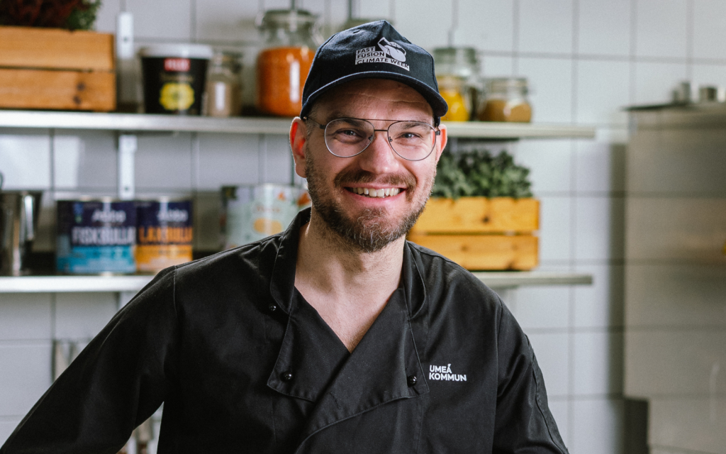 Niklas Båmstedt från Umeå Kommun skapar recept till Fast Fusion Climate Week 2025