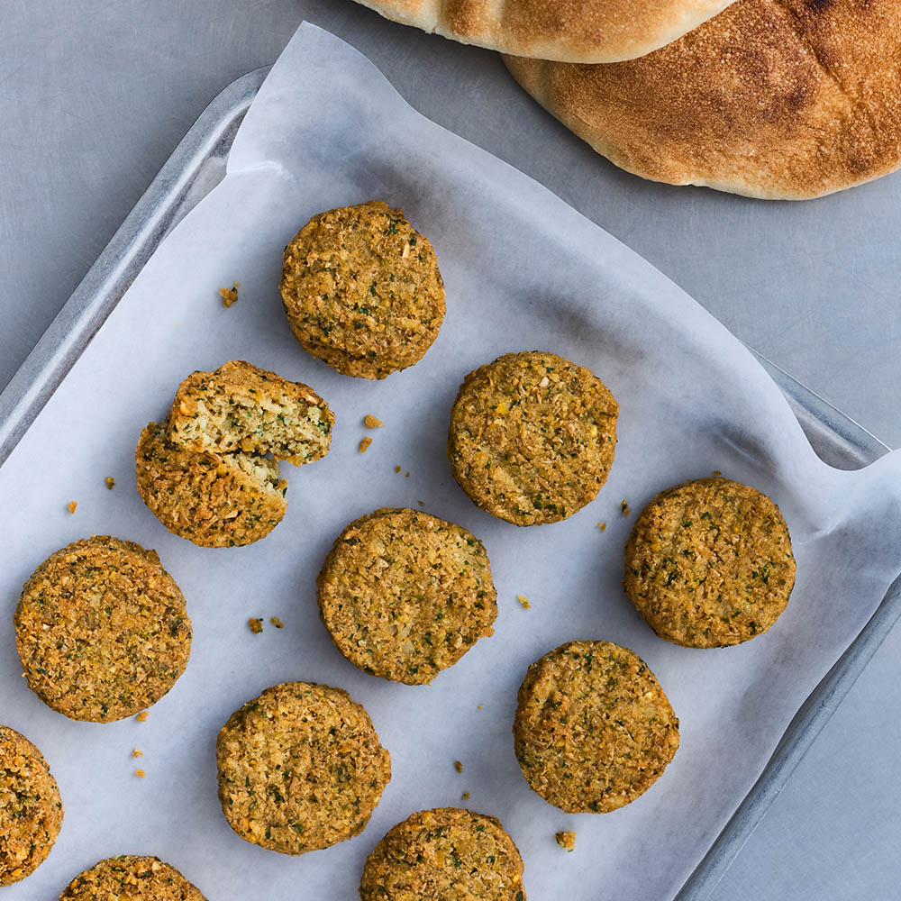 Lecora Falafel liggande flera stycken på ett bleck.